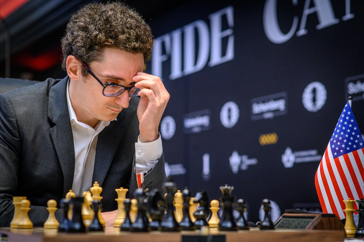 Отставание от лидера на пол-очка — Фабиано Каруана сыграл вничью с Прагнанандха белыми в седьмом туре | Фото: FIDE / Michal Walusza